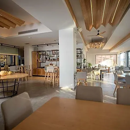 Zoe Seaside Hotel 4*